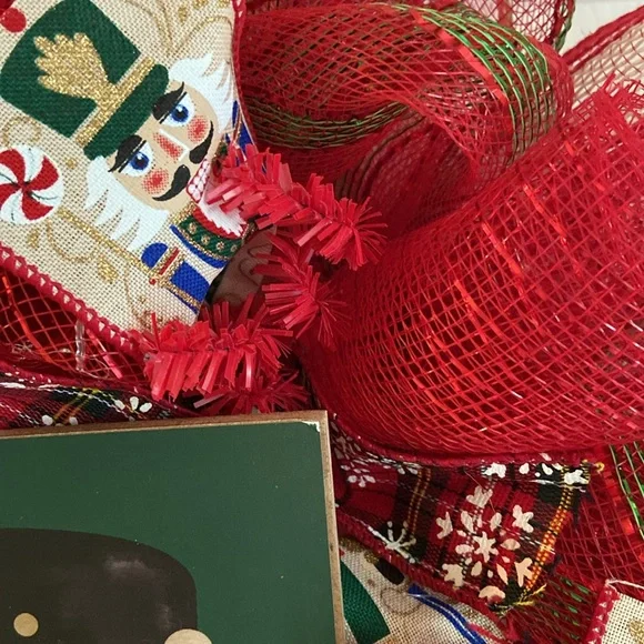 24” Nutcracker Christmas Handmade Mesh Wreath w/ Wooden Nutcracker Sign - Picture 9 of 12